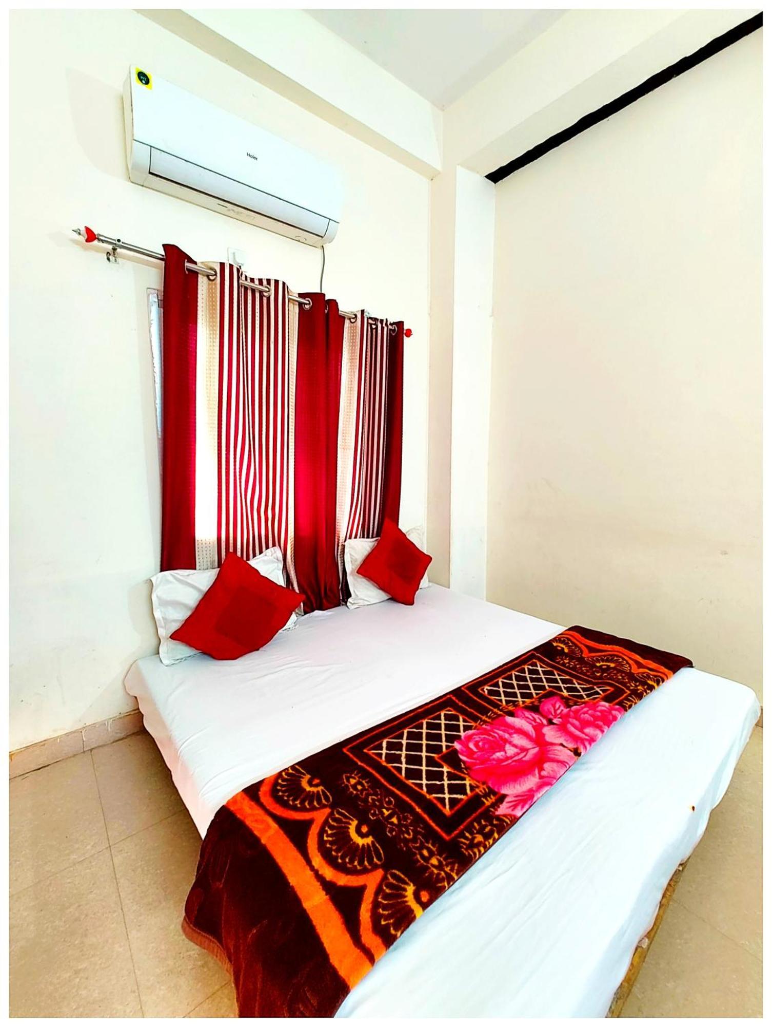 Hotel Premium - - P-a-r-a-d-i-s-e - - Near Railway Station And Temple - Restaurant - Wi-fi - Hygiene & Spacious - In