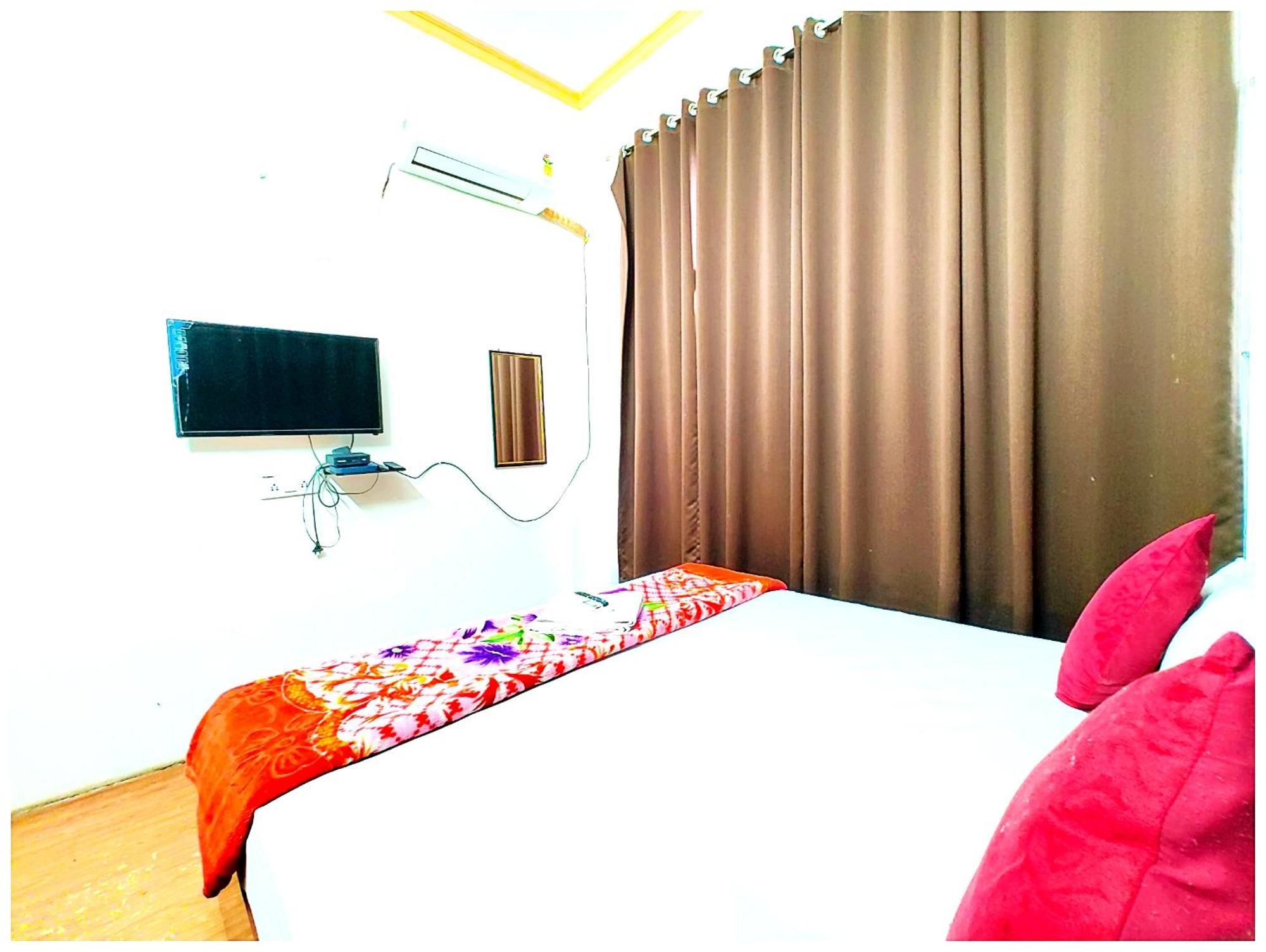 Premium - - P-a-r-a-d-i-s-e - - Near Railway Station And Temple - Restaurant - Wi-fi - Hygiene & Spacious - In Varanasi