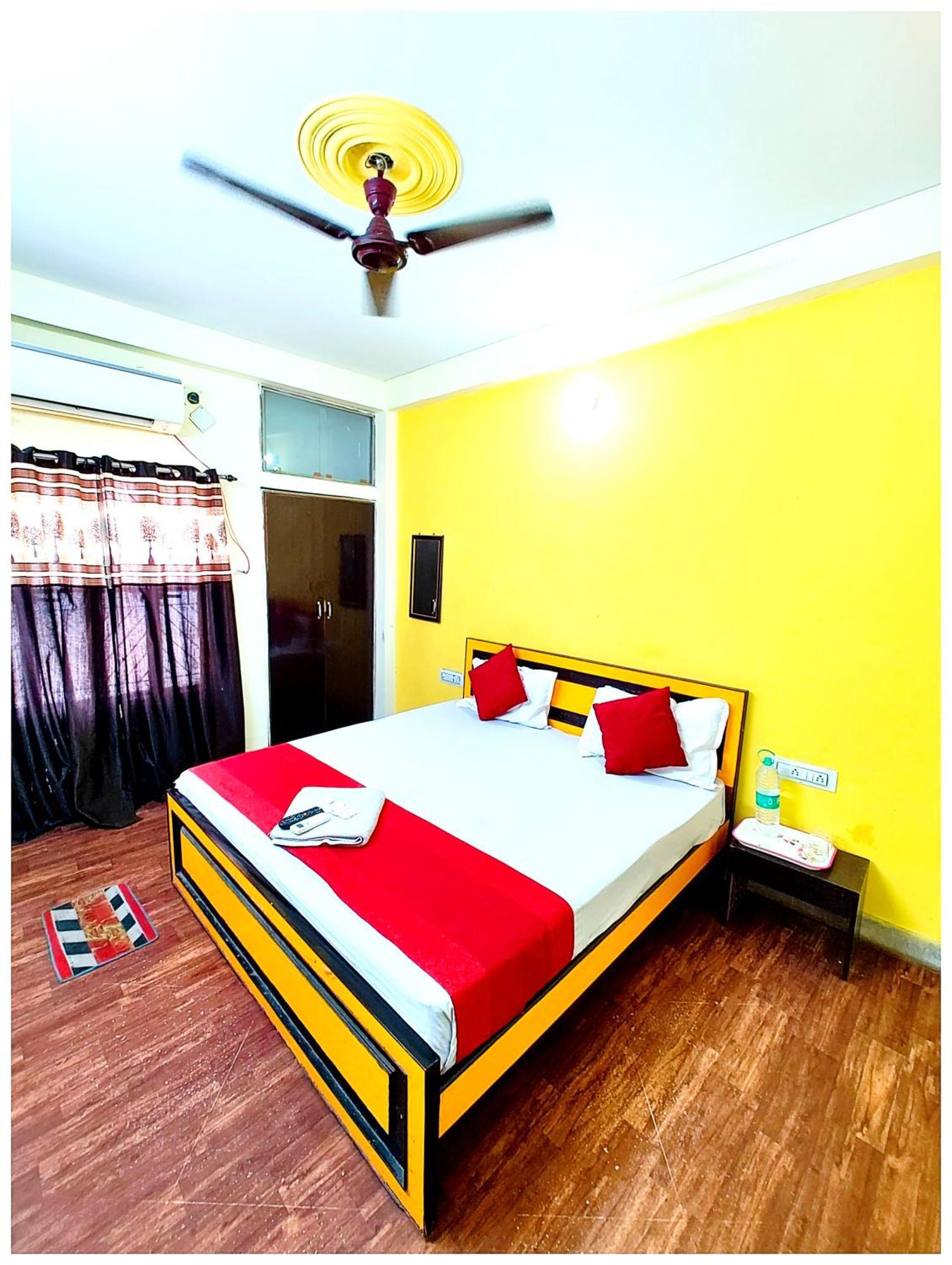 Premium - - P-a-r-a-d-i-s-e - - Near Railway Station And Temple - Restaurant - Wi-fi - Hygiene & Spacious - In Hotel