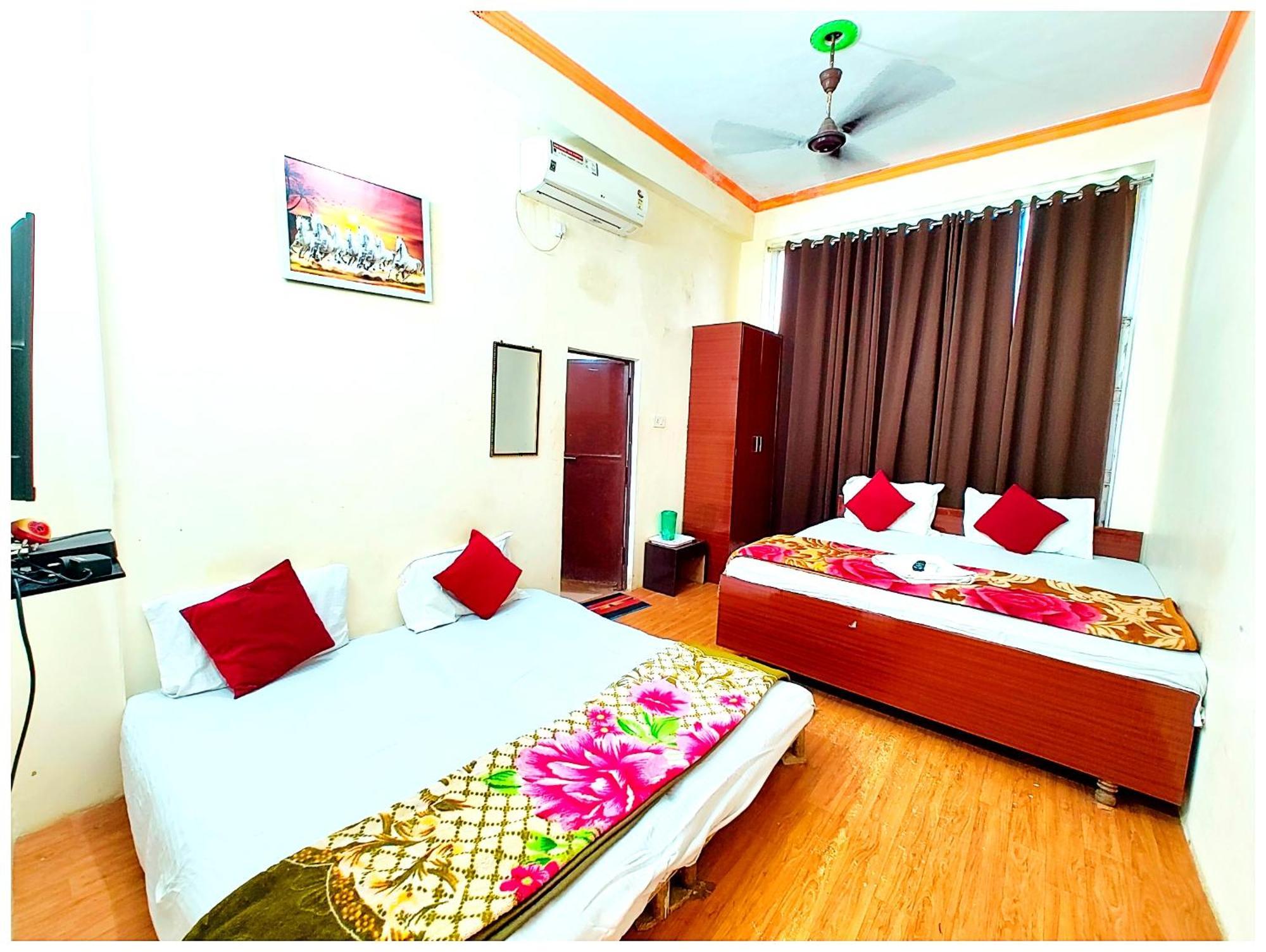 Premium - - P-a-r-a-d-i-s-e - - Near Railway Station And Temple - Restaurant - Wi-fi - Hygiene & Spacious - In Varanasi