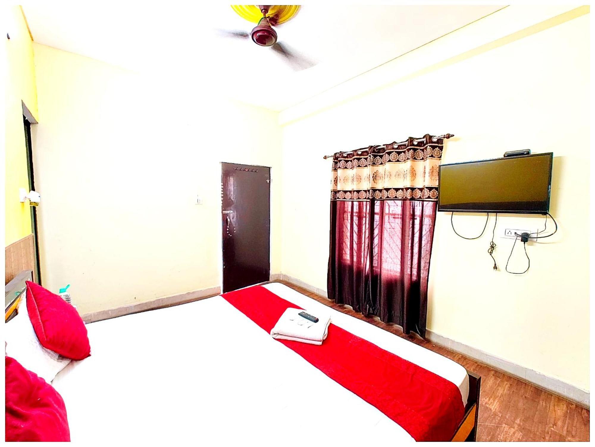 Premium - - P-a-r-a-d-i-s-e - - Near Railway Station And Temple - Restaurant - Wi-fi - Hygiene & Spacious - In Hotel